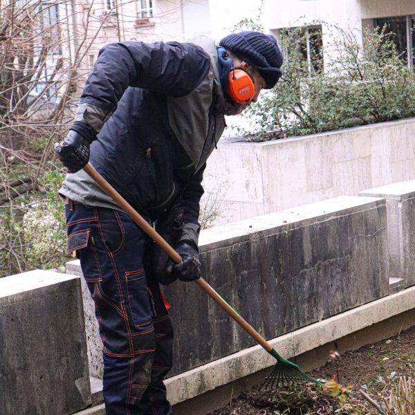 Ratissage et mise au propre des espaces verts