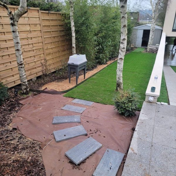 création de pelouse synthétique, pose gazon synthétique et bordure de jardin